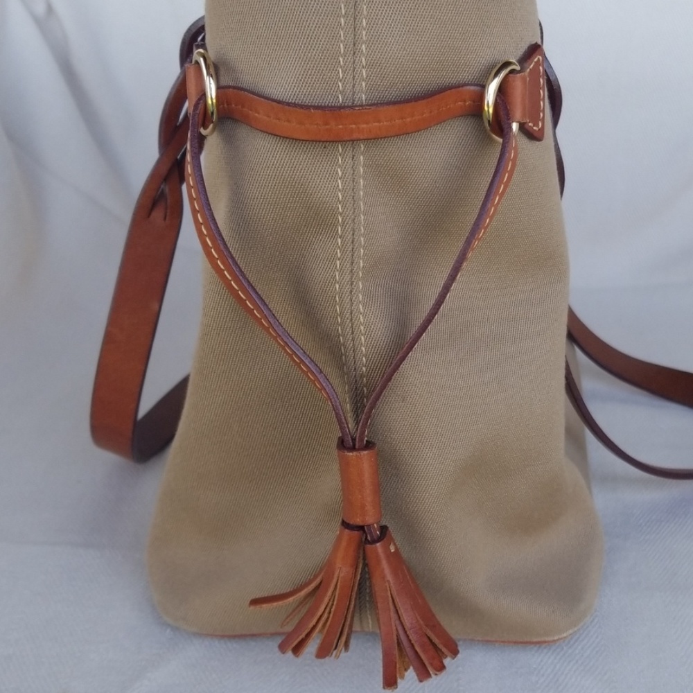 Dooney & Bourke tote - Picture 4 of 4